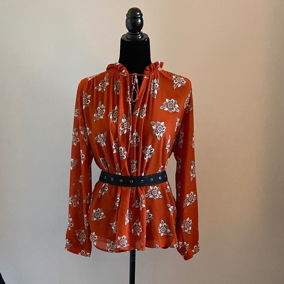 Flowered Boho Top w volume sleeves - Picture 2 of 15